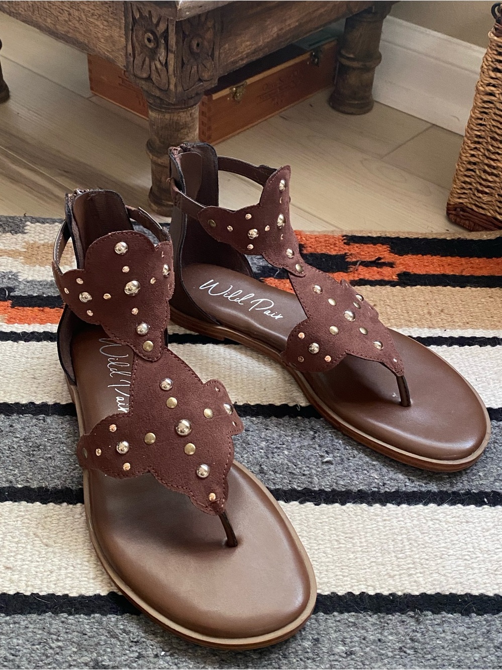Wild Pair Women’s Size 07 Brown Studded Scalloped Thong Sandals
